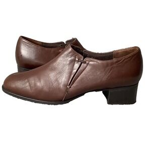 Munro American Low Bootie 7.5 Brown Leather Slip On Stretch Inserts MADE IN USA